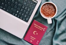 düşük bütçeyle seyahat etmenin 15 yolu konusunu açıklayan görsel