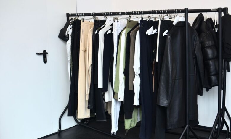 capsule wardrobe nedir? nasıl oluşturulur? ile ilgili görsel